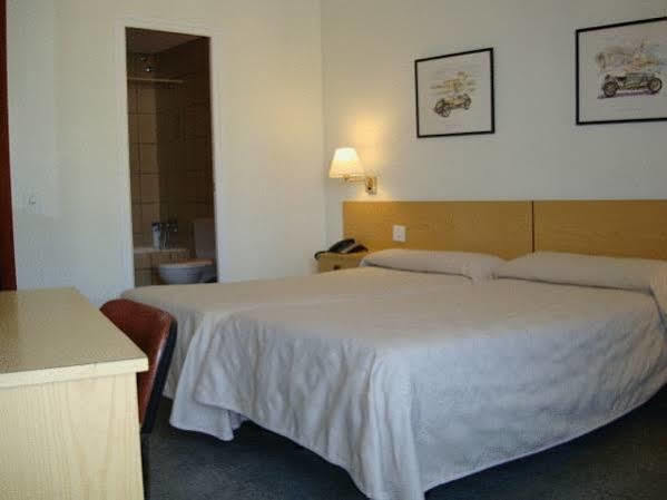 Hotel Climent Barcellona Esterno foto