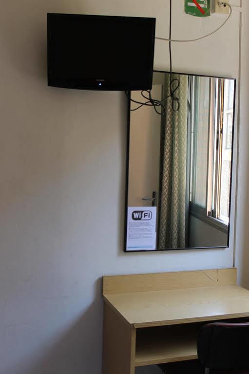 Hotel Climent Barcellona Esterno foto