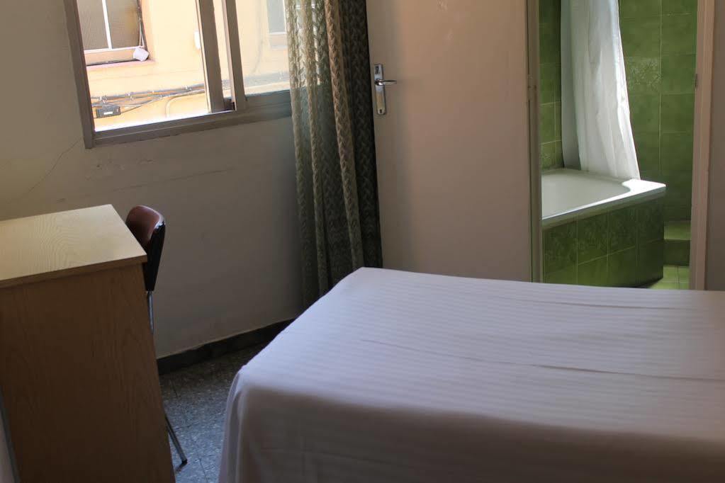 Hotel Climent Barcellona Esterno foto