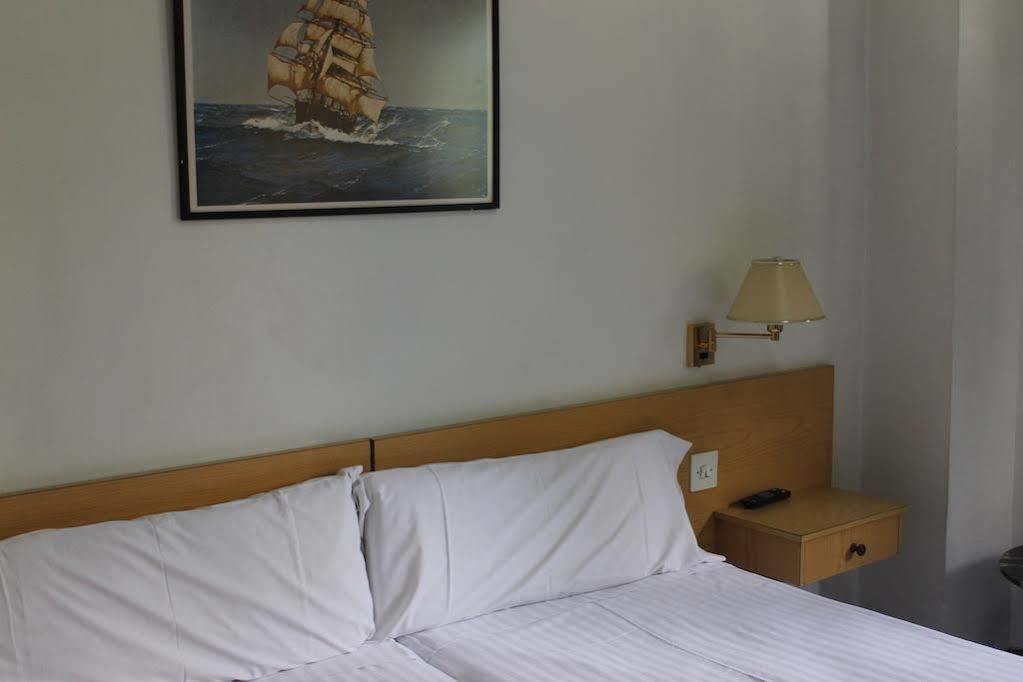 Hotel Climent Barcellona Esterno foto