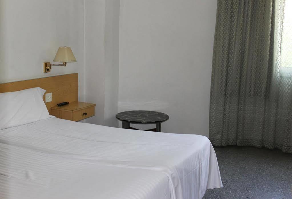 Hotel Climent Barcellona Esterno foto