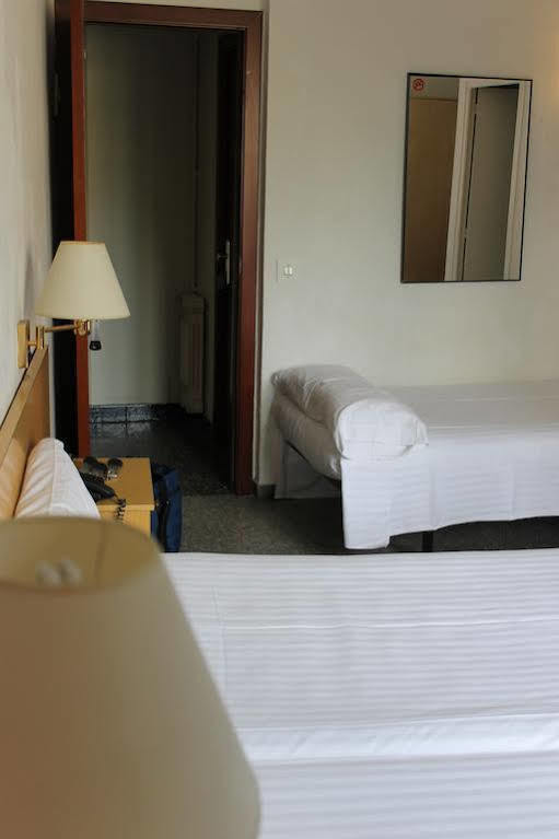 Hotel Climent Barcellona Esterno foto