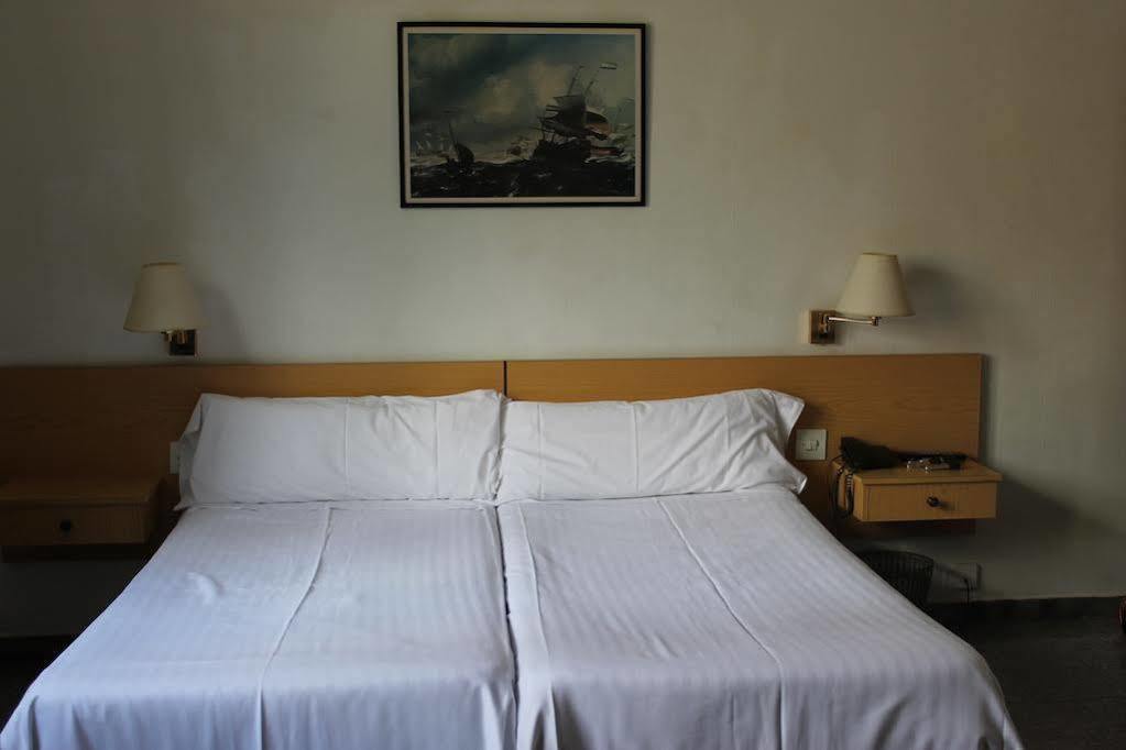 Hotel Climent Barcellona Esterno foto