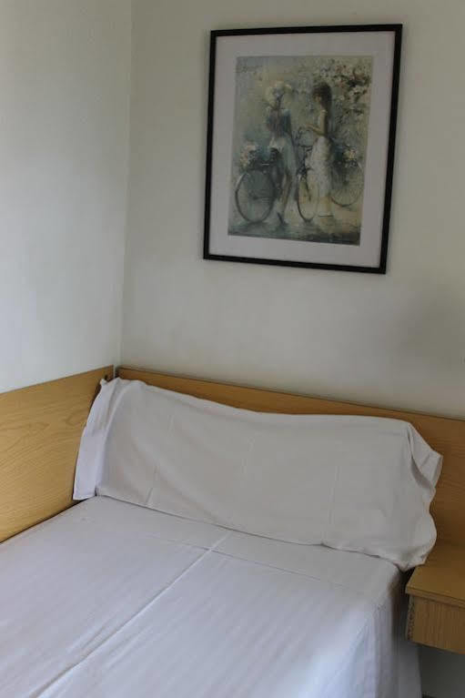 Hotel Climent Barcellona Esterno foto