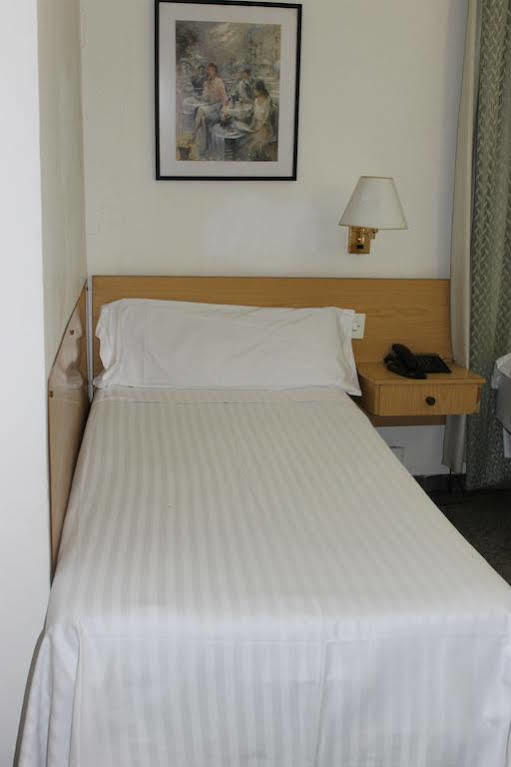 Hotel Climent Barcellona Esterno foto