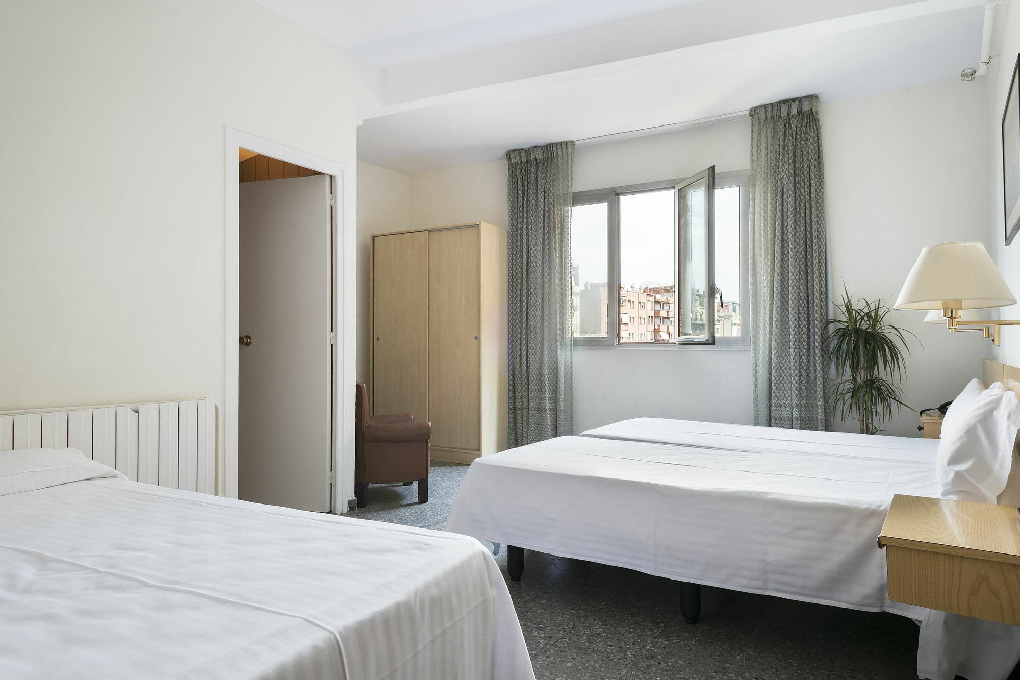 Hotel Climent Barcellona Esterno foto