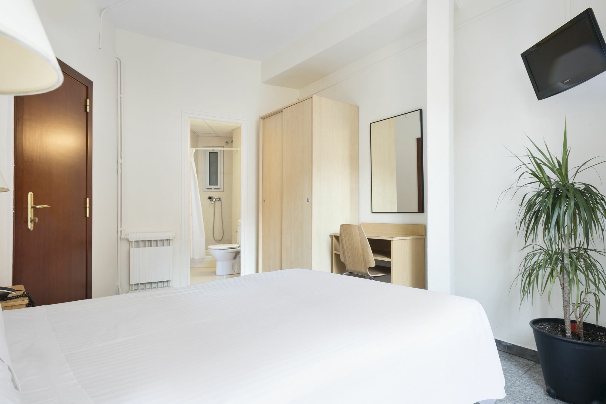 Hotel Climent Barcellona Esterno foto